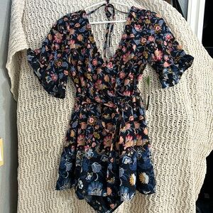 Super cute crepe nice material romper